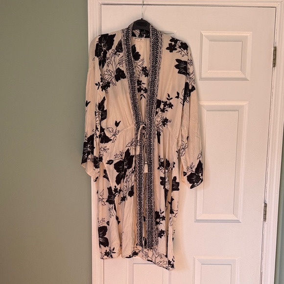 Billabong Jackets & Blazers - Billabong Floral Kimono Robe - Black and Cream
